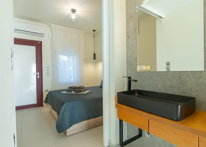 Olea Palioura 埃帕诺米